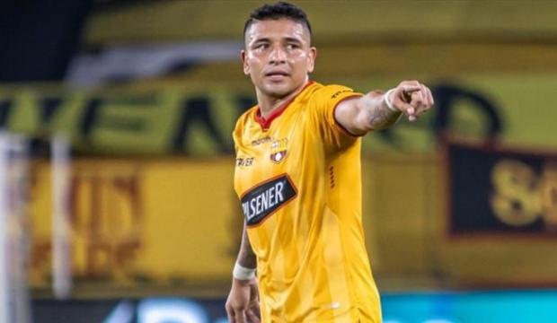 G&uuml;ney Amerika futbolu yasta! Mario Pineida, eşi ve annesinin yanında &ouml;ld&uuml;r&uuml;ld&uuml;