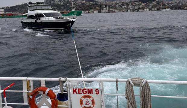 İstanbul Boğazı'nda s&uuml;r&uuml;klenen tekne kurtarıldı