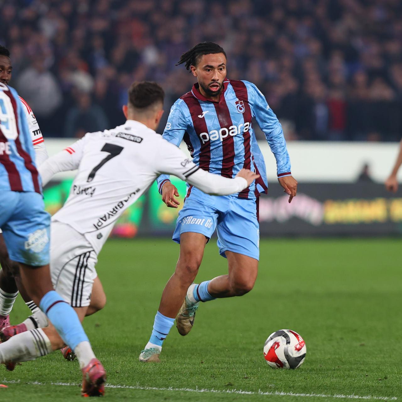 Trabzonspor'un orta saha oyuncusu Folcarelli