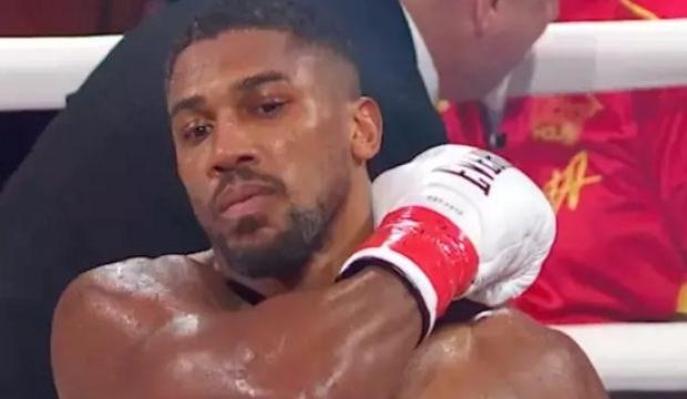 Jake Paul'u yere seren Anthony joshua'dan ma&ccedil;ın &ouml;n&uuml;ne ge&ccedil;en hareket