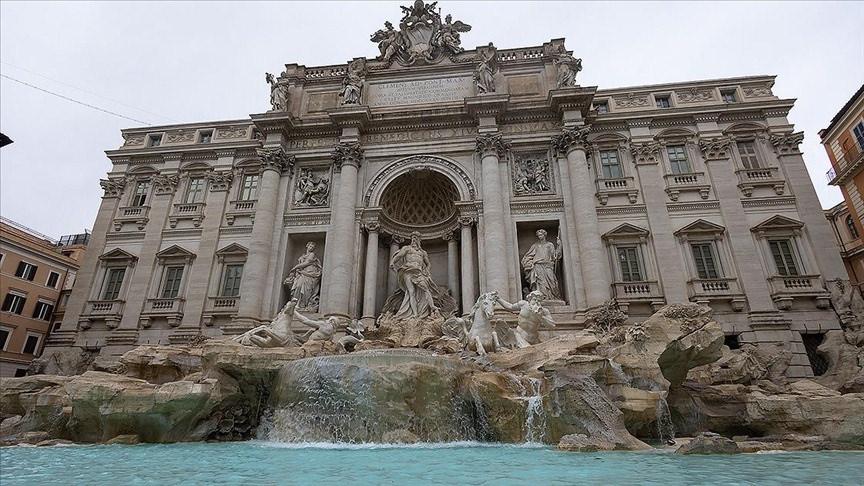 Roma'nın tarihi Trevi Çeşmesi'ni ziyaret etmek turistler için ücretli olacak