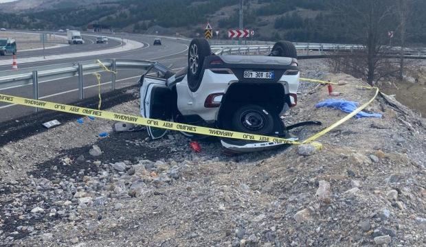 Karşı şerdi ge&ccedil;erek takla atan otomobilde 1 kişi hayatını kaybetti