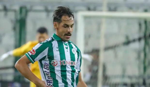 Fenerbah&ccedil;e ma&ccedil;ının ardından Konyasporlu yıldızı kahreden haber! Babası kalp krizi ge&ccedil;irdi