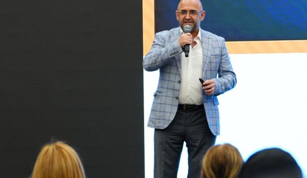 Makinanın y&ouml;nettiği bir d&uuml;nyada insan kalabilmek!