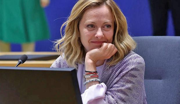 Meloni kendisine gelen hediyeleri satışa &ccedil;ıkarıyor! Değeri dudak u&ccedil;uklattı