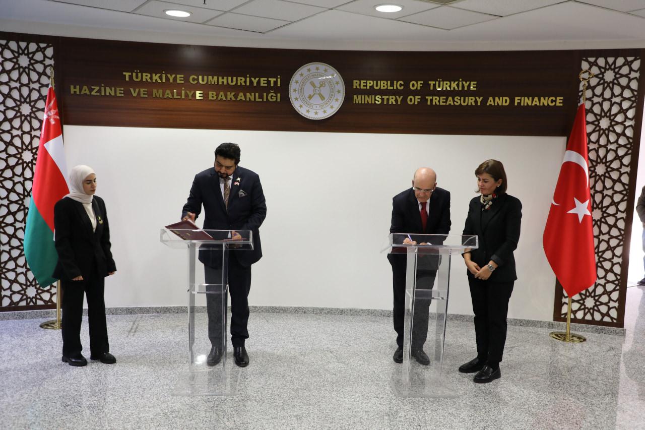 Qais Mohammed Al Yousef ve Bakan Mehmet Şimşek imzaladı