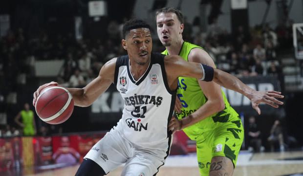 Namağlup lider Beşiktaş! 1 sayı farkla rekor g&uuml;ncelledi