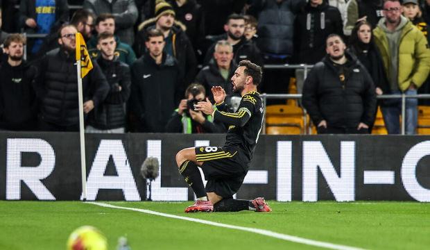 84'te yıkıldılar: Premier Lig'de 8 gol&uuml;n atıldığı ma&ccedil;tan 'beraberlik' &ccedil;ıktı