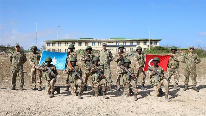 Türk silahlı kuvvetleri, Somali'nin barış ve istikrarı için TURKSOM Askeri Eğitim Üssü'nde 2017'den beri Somalili askerlere yönelik eğitim faaliyetleri yürütüyor.