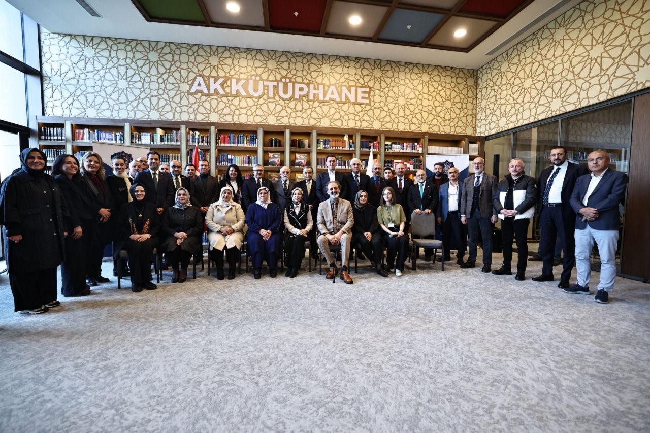 Avcı, programda konuşma yaptı.