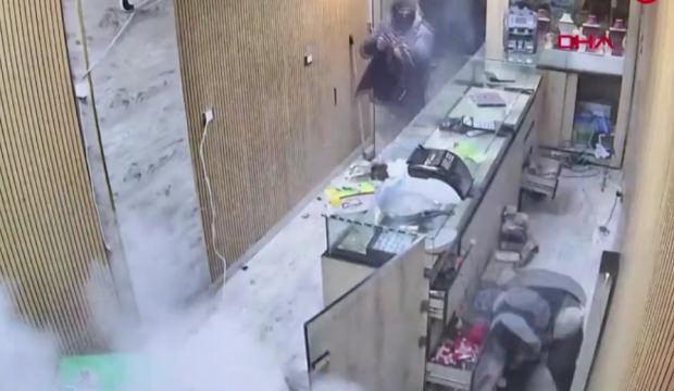 Suriye'de affedilmeyen kalleşlik anları.... 2'si de idam edildi