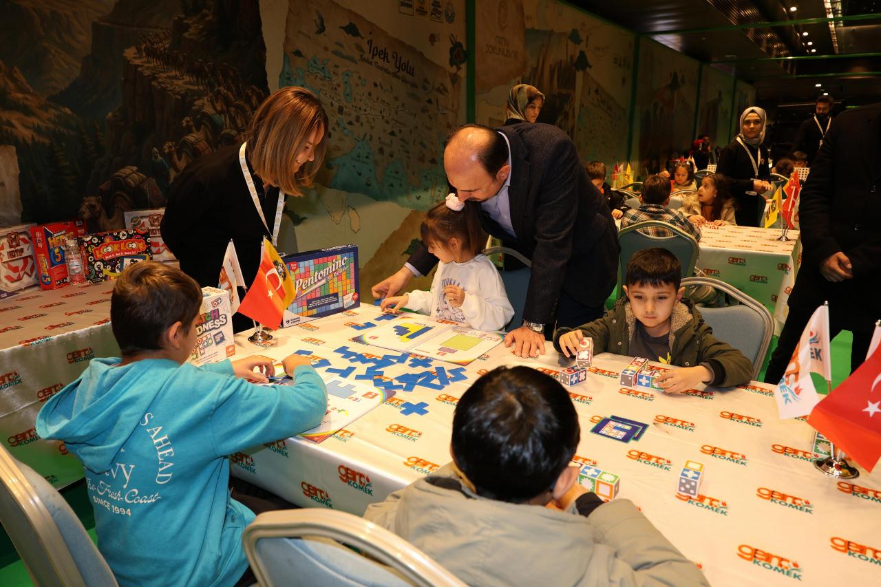 Uğur İbrahim Altay, festivali ziyaret etti.