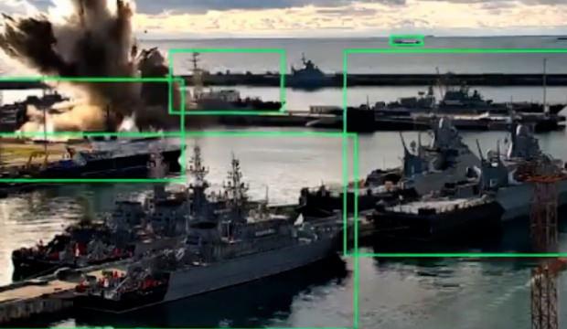 Ukrayna, Rusya&rsquo;ya ait denizaltıyı vurdu