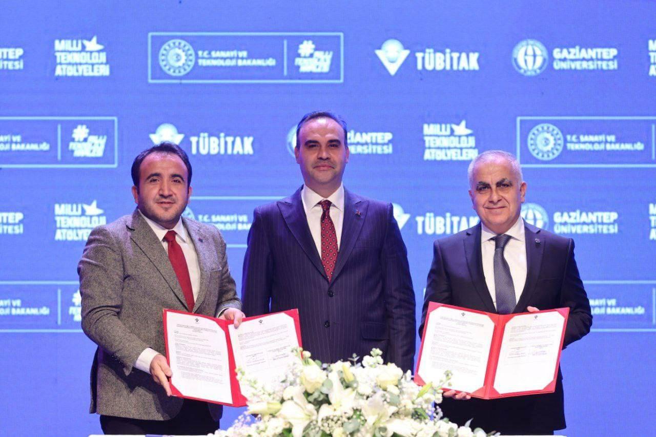 Bakan Kacır, ödül törenine katıldı. 