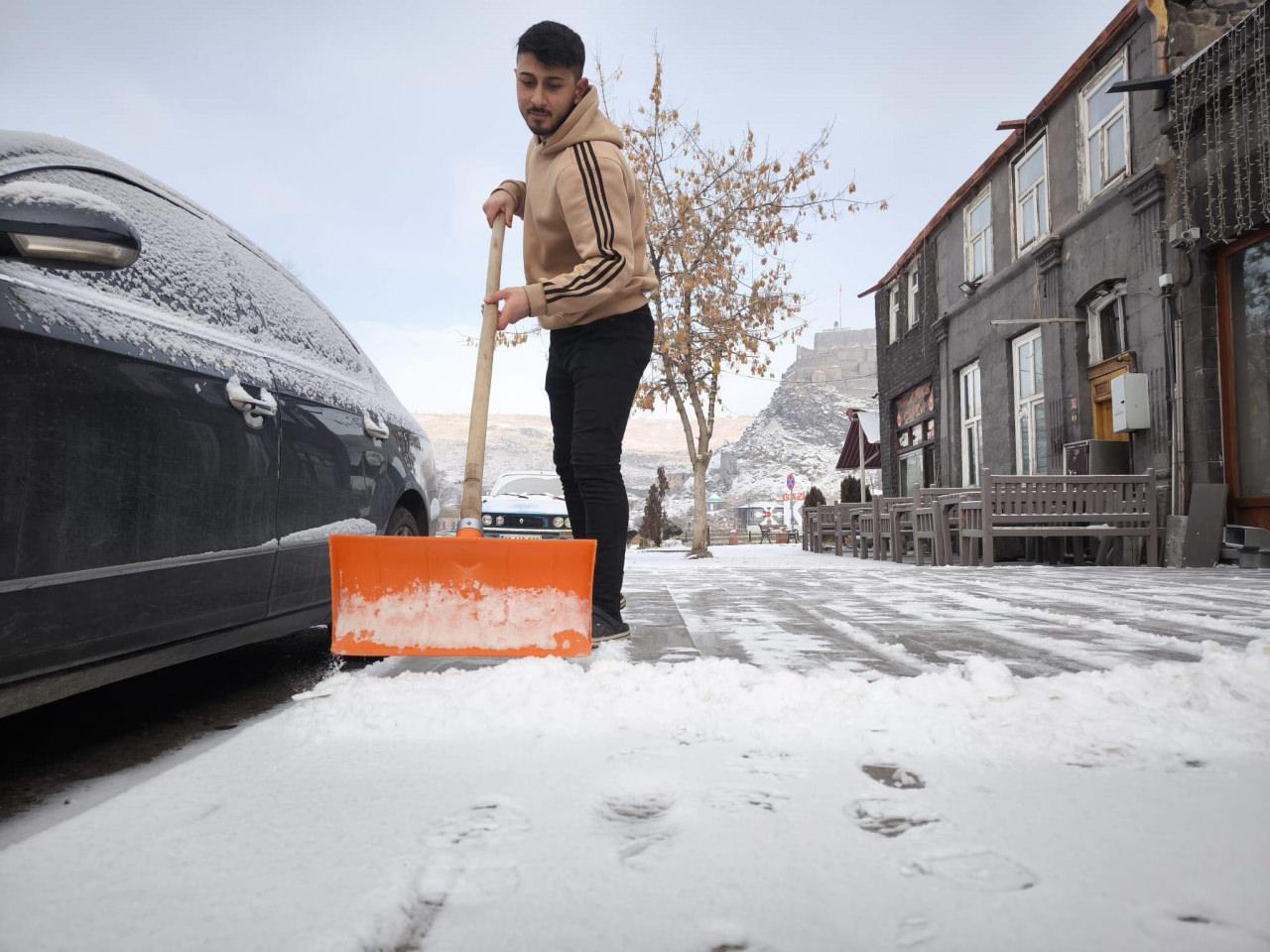 Kar temizleme çalışmaları başlatıldı.