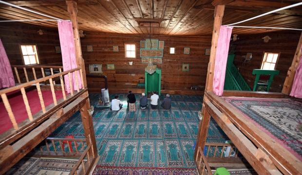 126 yıllık &ccedil;ivisiz cami zamana meydan okuyor