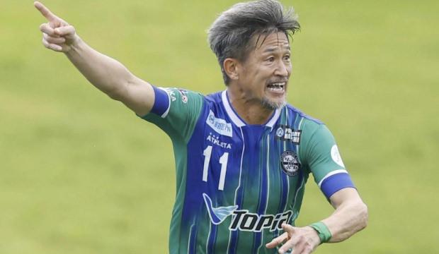 1982'den beri futbol oynuyor! 58 yaşındaki forvet yeni takımına imza attı