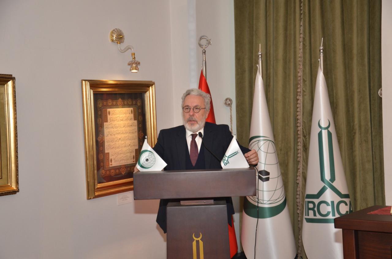 IRCACA Genel Direktörü Prof. Dr. Mahmud Erol Kılıç, IRCICA'nın Cağaloğlu'ndaki binasında gerçekleştirilen tanıtım toplantısına katılarak konuşma yaptı.
