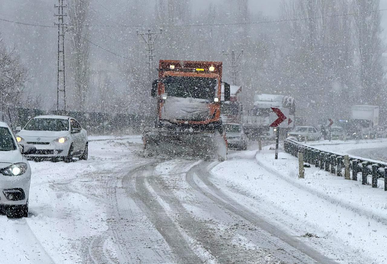 Malatya-Kayseri karayolu kar yağısı