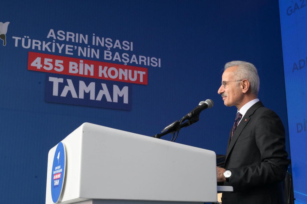 Ulaştırma ve Altyapı Bakanı Abdulkadir Uraloğlu