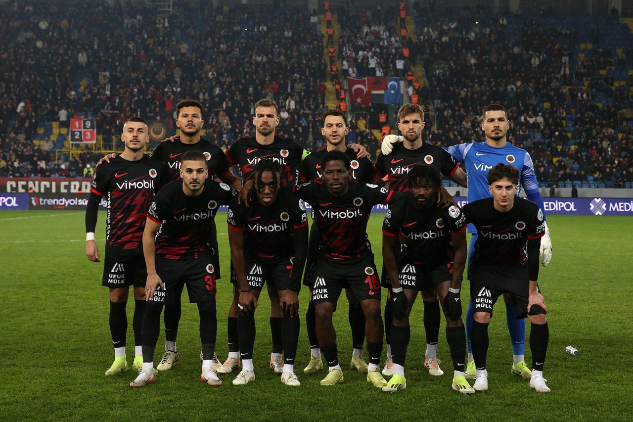 Trabzonspor'u sahasında 4-3 yenen Gençlerbirliği takımı