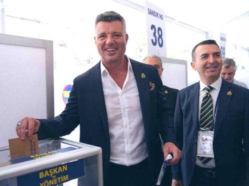 Fenerbahçe başkanı Sadettin Saran ve Yönetim Kurulu Üyesi Adem Köz (Sağda)