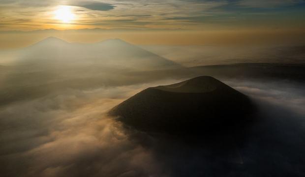 Doğa harikası Meke G&ouml;l&uuml;'nde sis g&uuml;zelliği