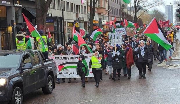 İsve&ccedil;'te ateşkesi ihlal eden İsrail protesto edildi