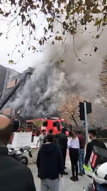 Dumanlar, 5 katlı binanın tüm katlarını sardı.