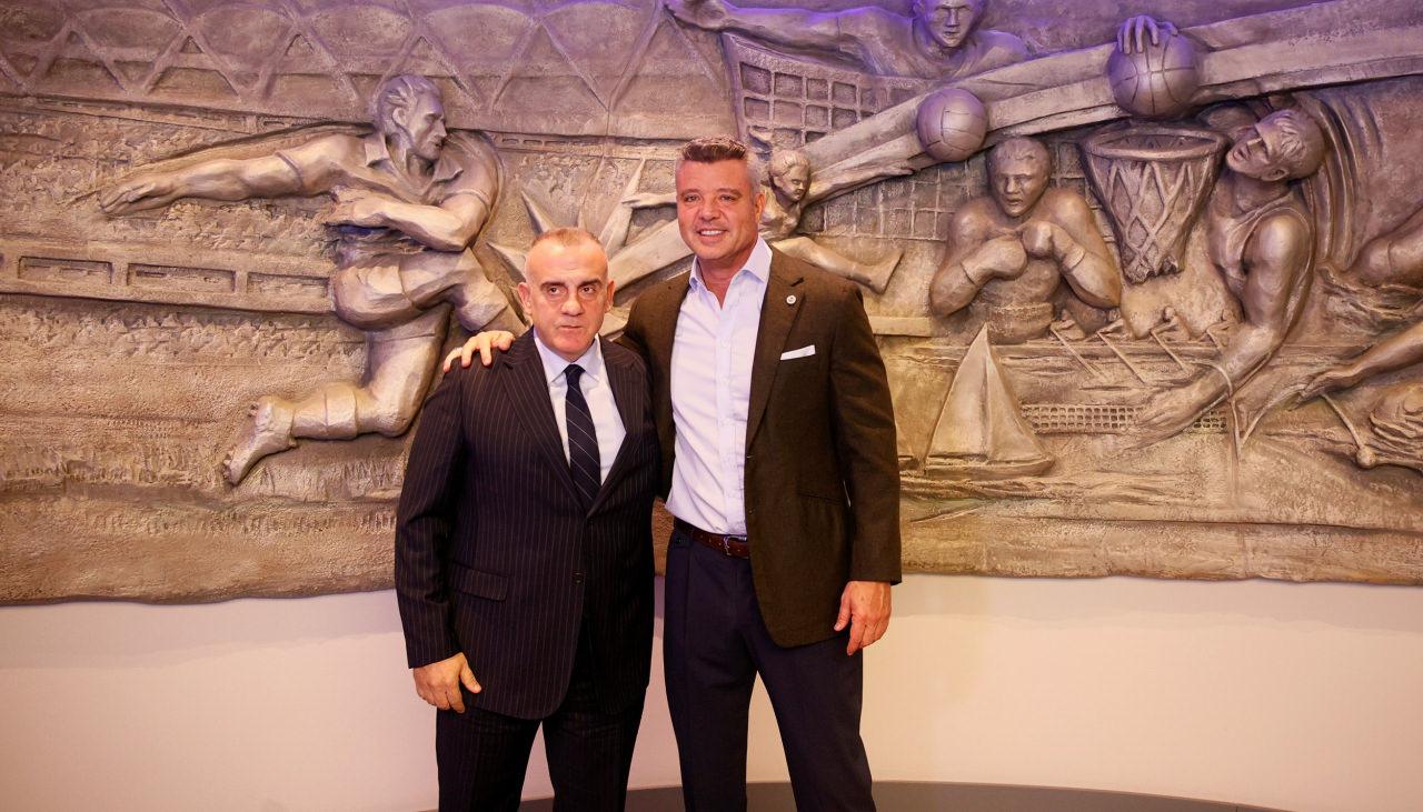 Yüksel Seçkin Saruhan, Fenerbahçe Başkanı Sadettin Saran ile birlikte.