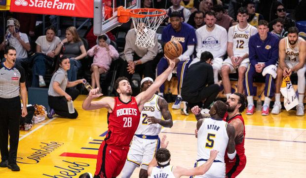 Alperen Şeng&uuml;n double double yaptı! Houston, Doncic ve LeBron'lu Lakers'a patladı