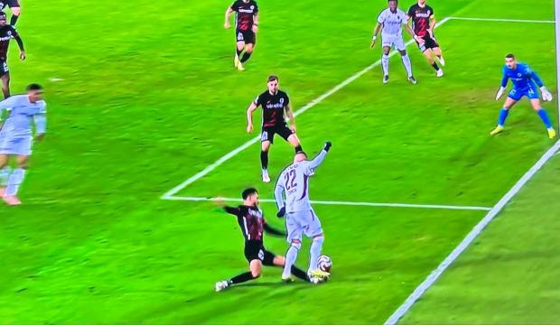 Başkent'te tartışmalı pozisyon! Trabzonspor penaltı kazandı