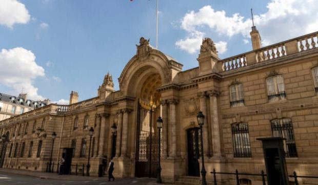 Fransa'da bir soygun daha! Elysee Sarayı&rsquo;ndan binlerce avroluk g&uuml;m&uuml;ş eşya &ccedil;alındı