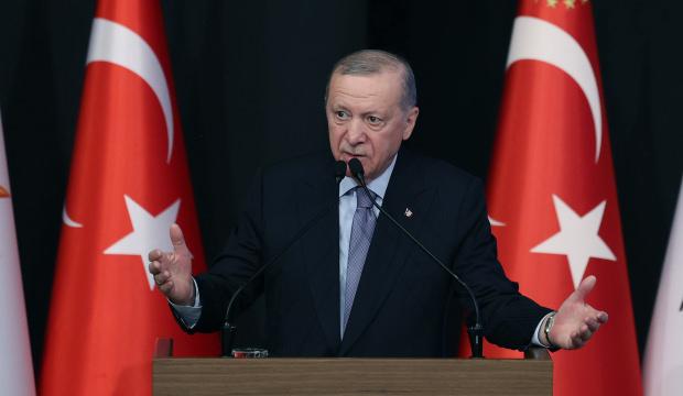 Erdoğan'dan &Ouml;zg&uuml;r &Ouml;zel'in mezarlıktaki rakılı g&ouml;r&uuml;nt&uuml;lerine sert tepki