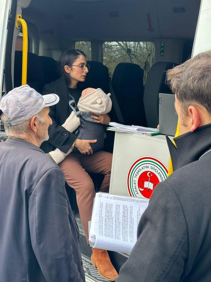 Bakan Tunç'un paylaşımı: Tekirdağ'da ailesinin rahatsızlığına rağmen kucağında bebeğiyle keşfe çıkan Hakim Karsu Yıldırım