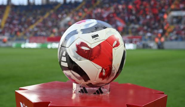 Gol krallığı yarışı kızıştı! S&uuml;rpriz isim tek başına zirveye yerleşti