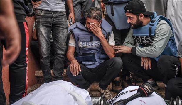 İsrail Gazze'de gazetecileri susturmak i&ccedil;in 706 aile ferdini katletti