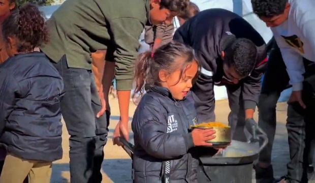 Kağıthane'den Gazze'ye uzanan yardım eli: Nusayrat'ta sıcak yemek desteği