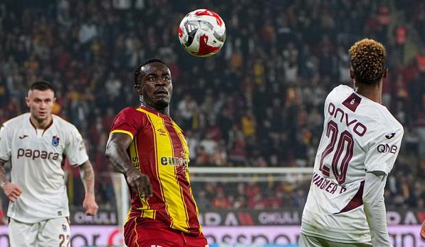 S&uuml;per Lig'e bedava gelmişti! Galatasaray'ın talip olduğu Dennis i&ccedil;in y&uuml;ksekten u&ccedil;tular