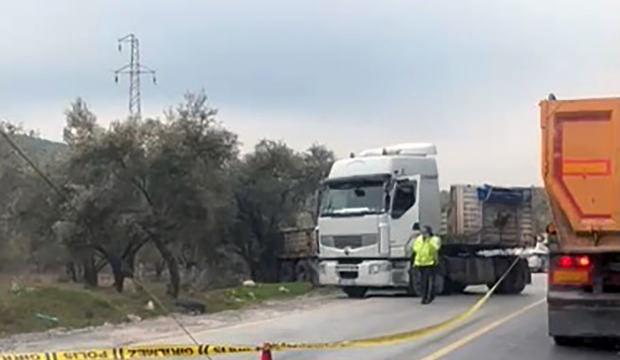 TIR&rsquo;ın altında kalan s&uuml;r&uuml;c&uuml; ağır yaralandı