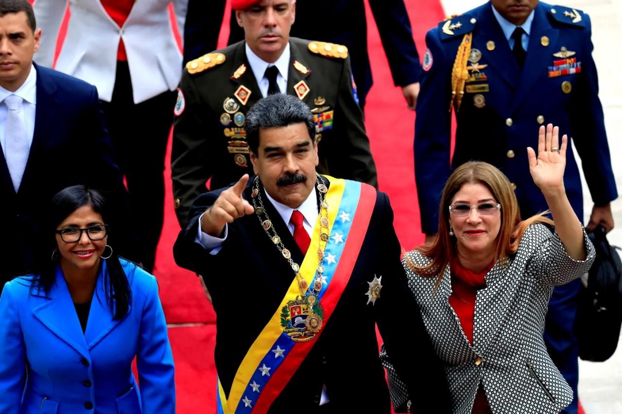 Delcy Rodriguez, Cilia Flores ve Nicolas Maduro