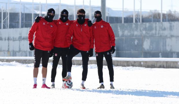 1. Lig ekibi -15 derecede antrenman yaptı