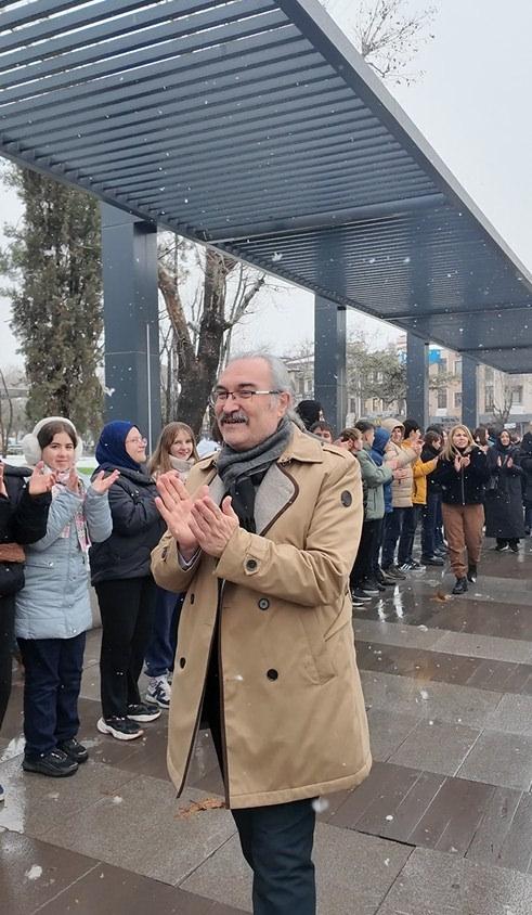  Orhan Erdoğan (65), öğrencileri tarafından uğurlandı.