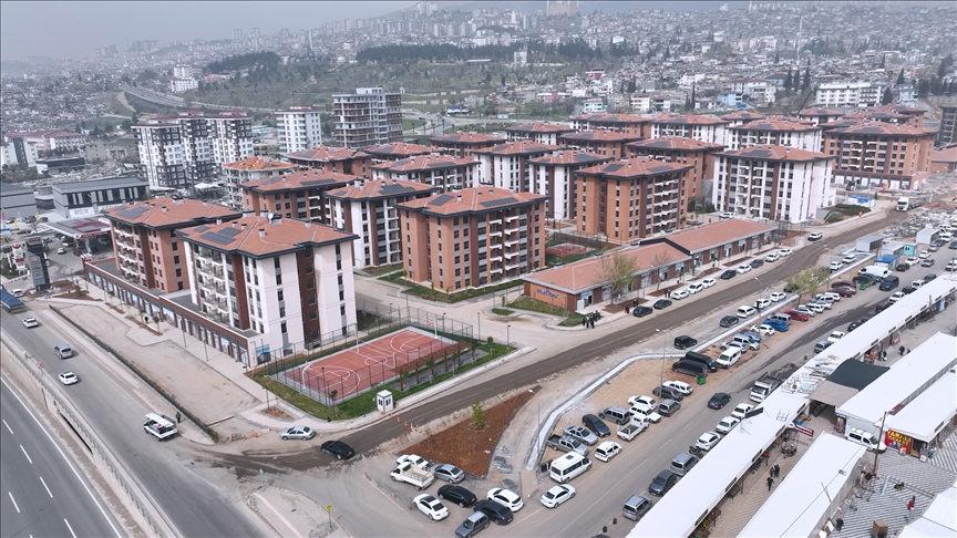 Depremler sonrası kül olan Ebrar Sitesi Anka Toplu Konutları ismiyle yeniden inşa edildi.