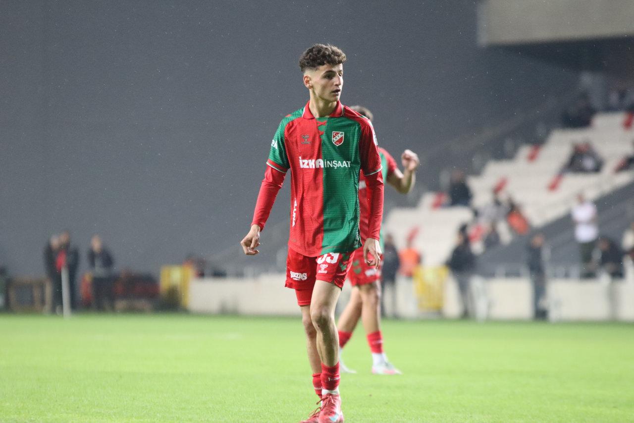 Karşıyaka’nın 18 yaşındaki kanat oyuncusu Adem Yeşilyurt
