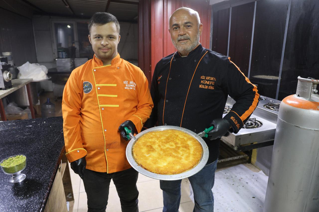 Mehmet Doğru ve ustası Müslüm Günal