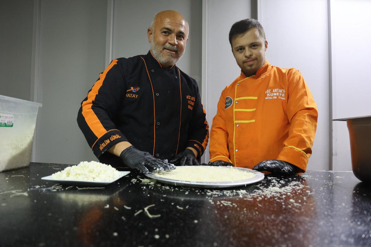 Mehmet Doğru ve ustası Müslüm Günal