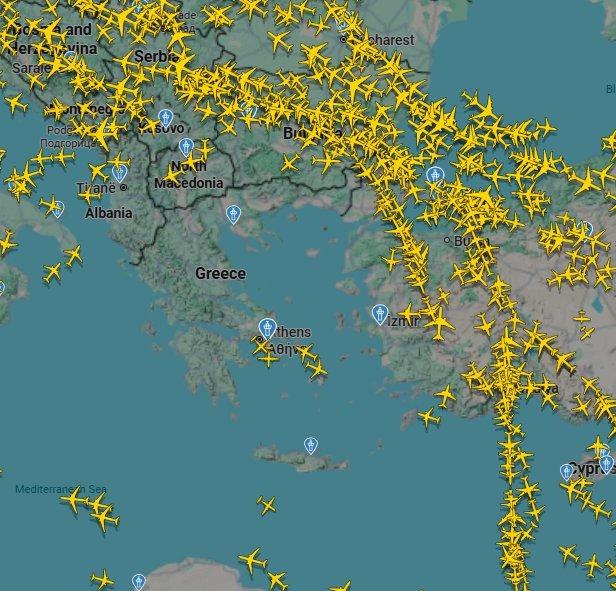 Arıza nedeniyle Yunanistan'a iniş yapamayan 3 uçak, İstanbul Havalimanı'na yönlendirildi.