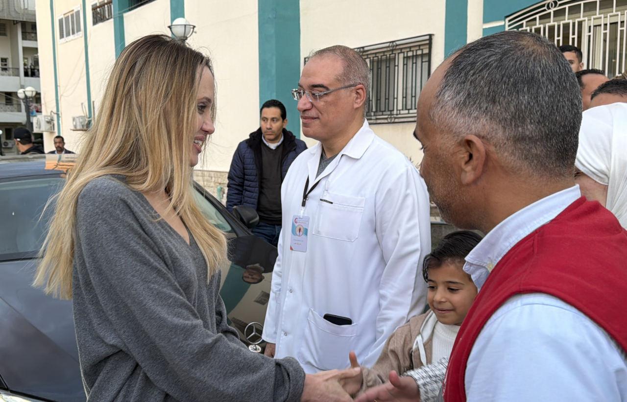 Angelina Jolie ve doktorlar