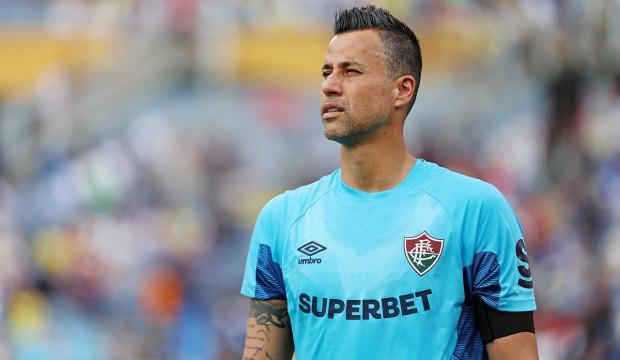 Futbol tarihinin en &ccedil;ok ma&ccedil;a &ccedil;ıkan ismi Fabio'dan 45 yaşında yeni s&ouml;zleşme